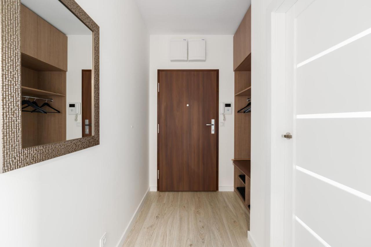 Premium Apartments Poznan Airport By Noclegi Renters Ngoại thất bức ảnh